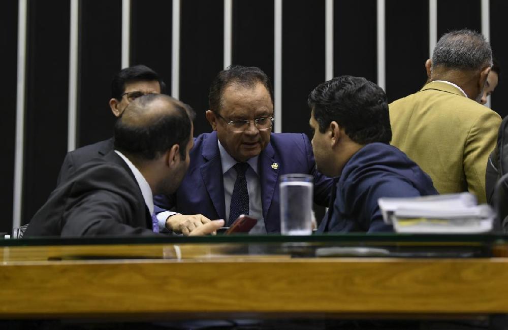 CONGRESSO APROVA RELATÓRIO COM PREVISÃO DE PIB EM R$ 7,6 TRILHÕES