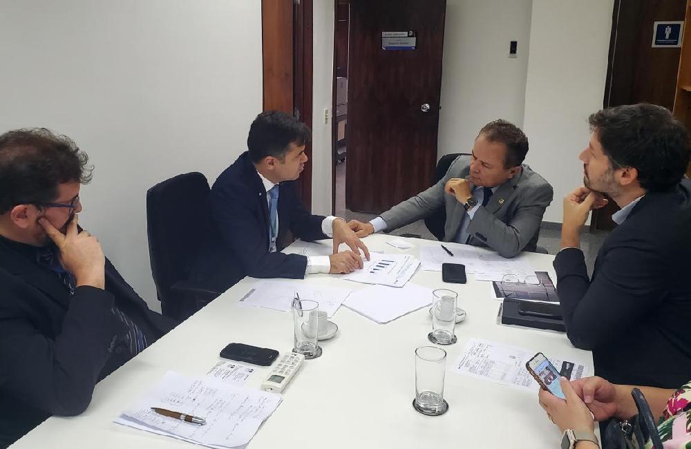SENADOR DISCUTE COM ANEEL ALTERNATIVAS PARA REDUÇÃO DA TARIFA DE ENERGIA